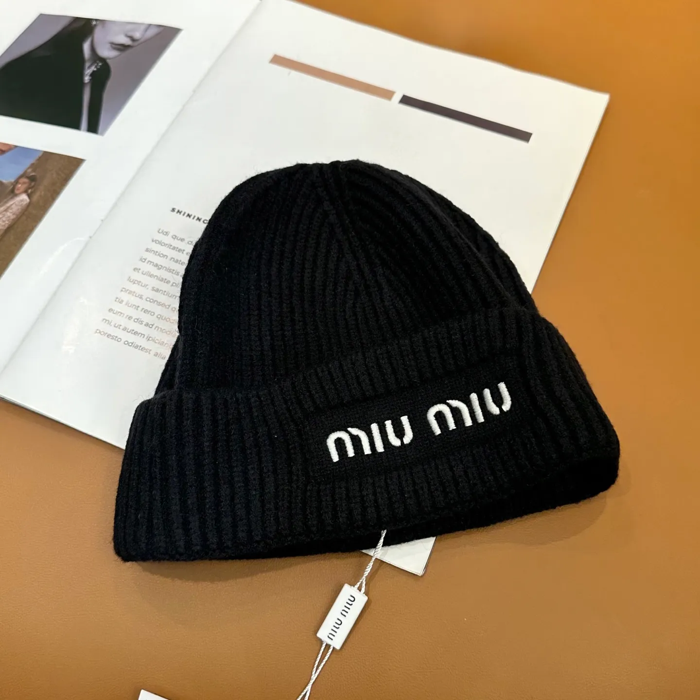 P66 miumiu Miu Miu counter's popular embroidered logo knitted hat! Xiaohongshu’s new product is released, it’s so 🉑️, high-elastic fabric, classic color