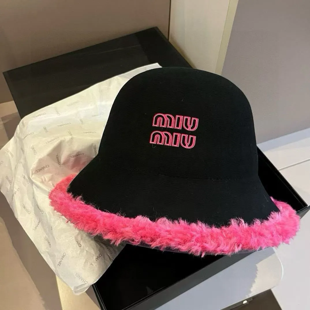 💰180¥ Miumiu new autumn and winter wool hat🦙, head circumference 57cm