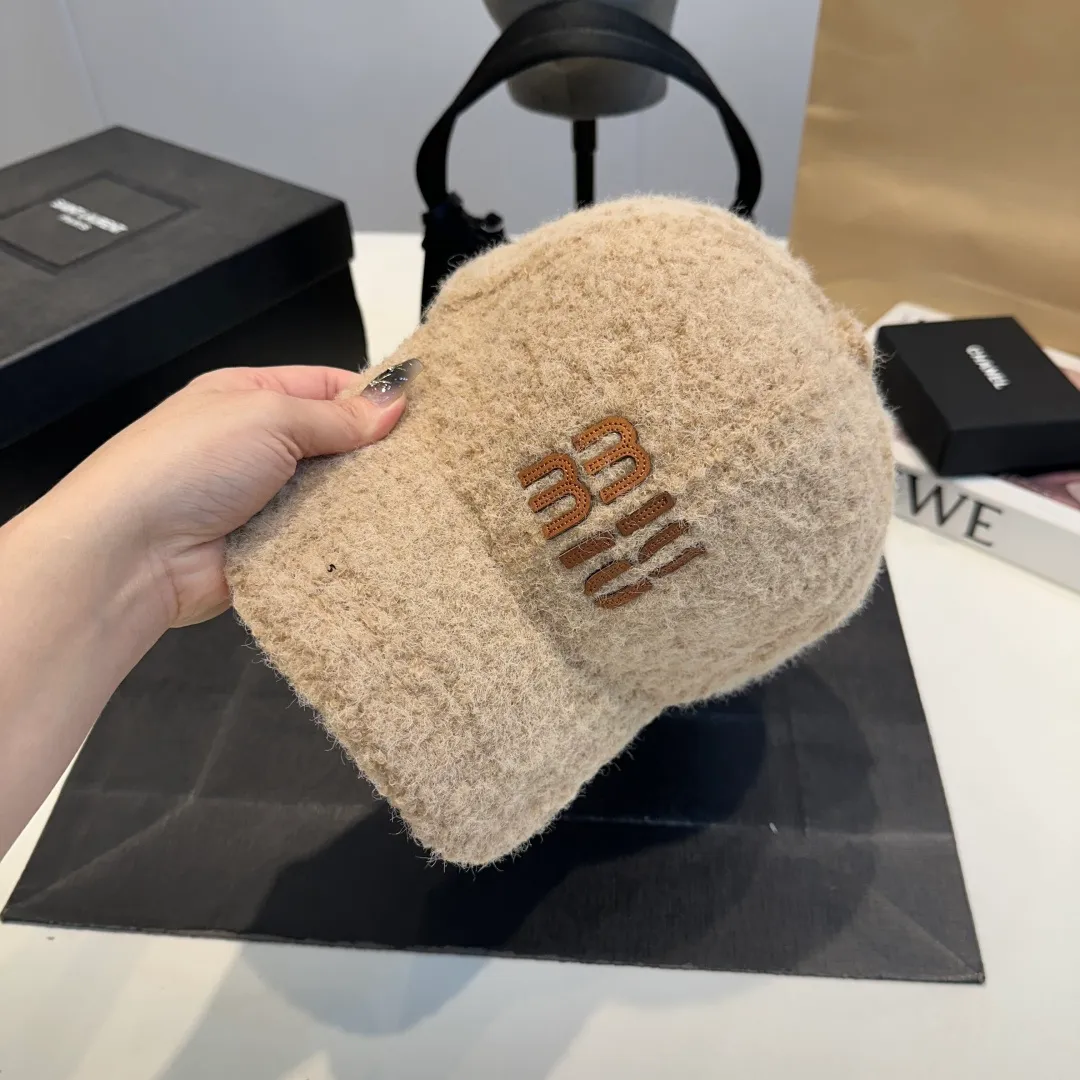 P56 Miumiu Miumiu new order style embroidered baseball cap🧢Big brand style is super easy to match, get it now!