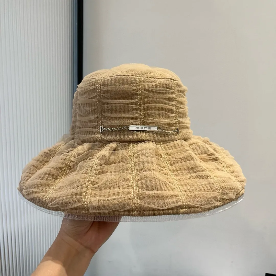 💰120¥ miumiu new fisherman hat, frilly design, foldable, very good sunshade effect, head circumference 57cm