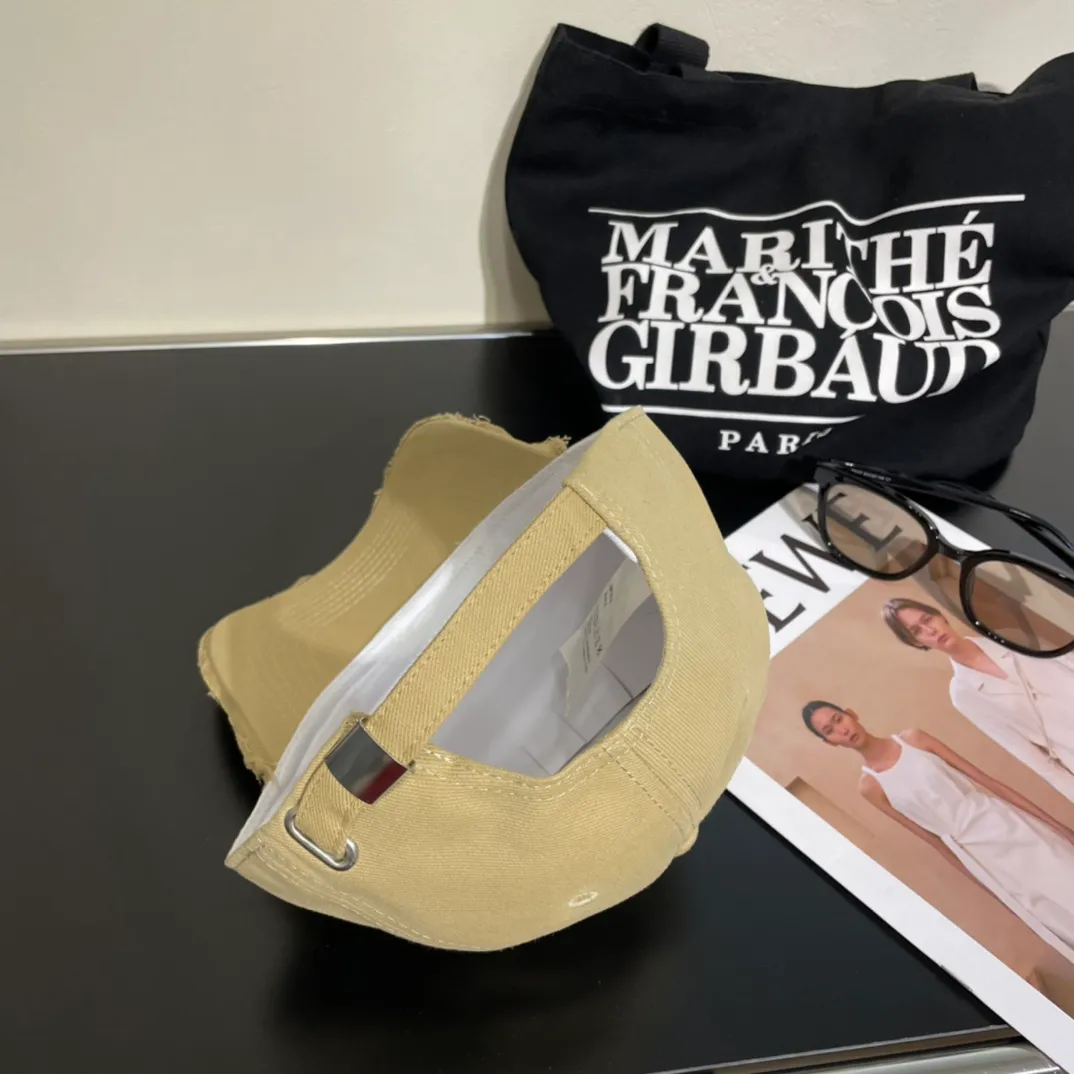 P60💛 Comes with dust bag. [Miumiu Miu Miu] 2024 new denim order style embroidered baseball cap🧢big brand style is super easy to match, hurry up and get it!