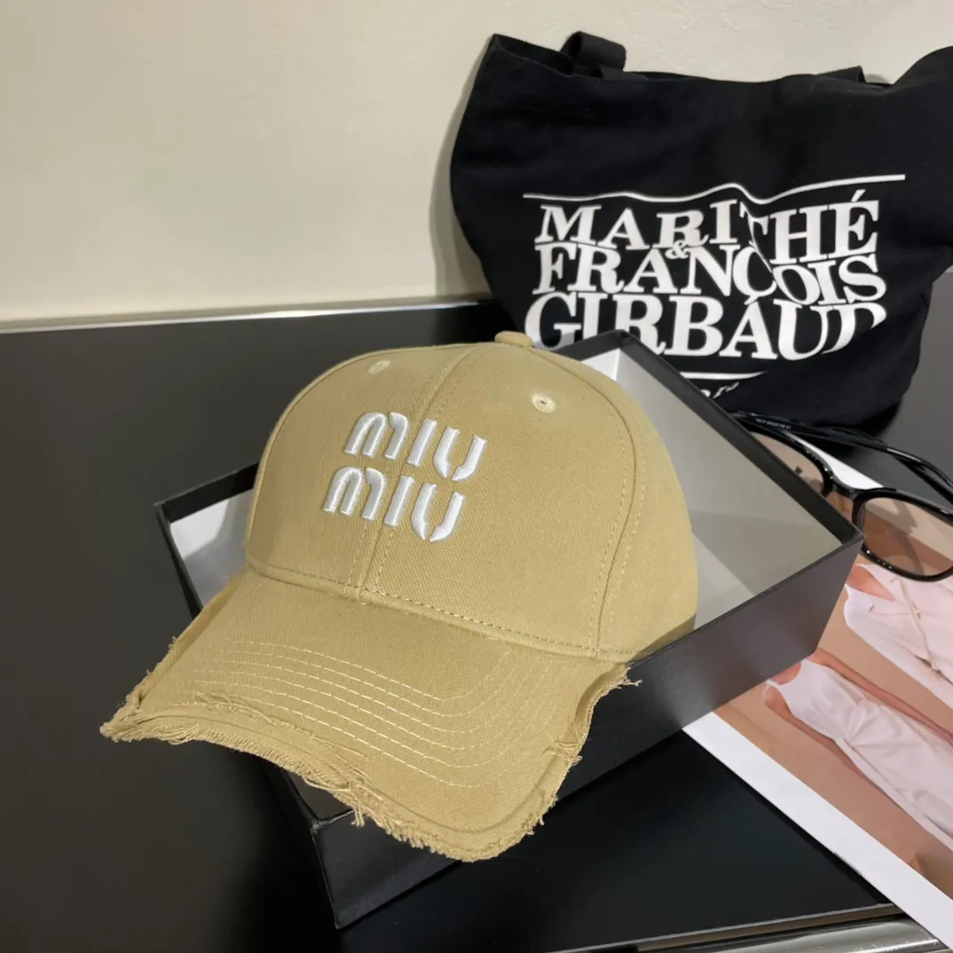 P60💛 Comes with dust bag. [Miumiu Miu Miu] 2024 new denim order style embroidered baseball cap🧢big brand style is super easy to match, hurry up and get it!