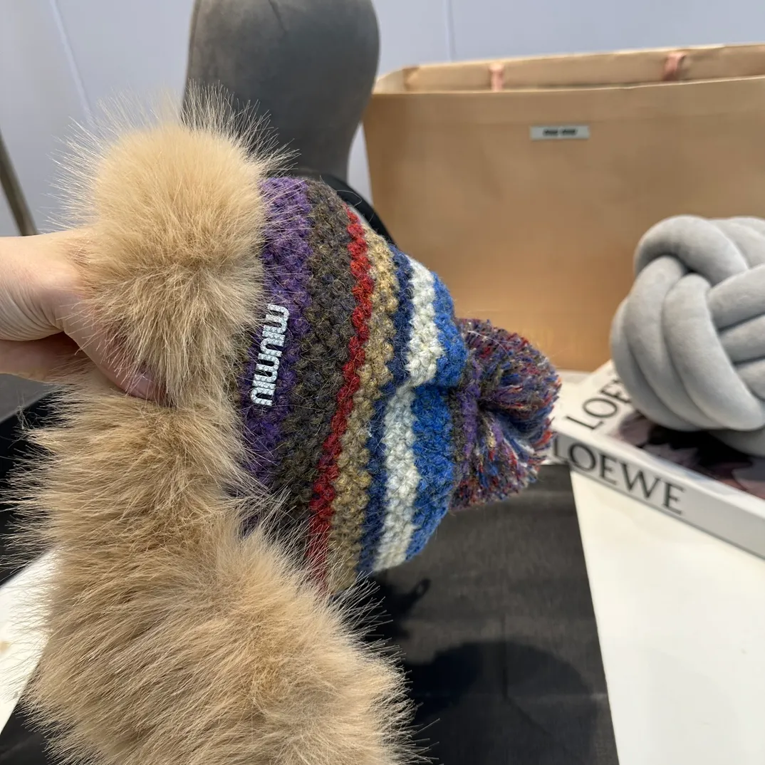P70 miumiu new rabbit fur thickened knitted thunder hat, simple and versatile item, head circumference 57cm