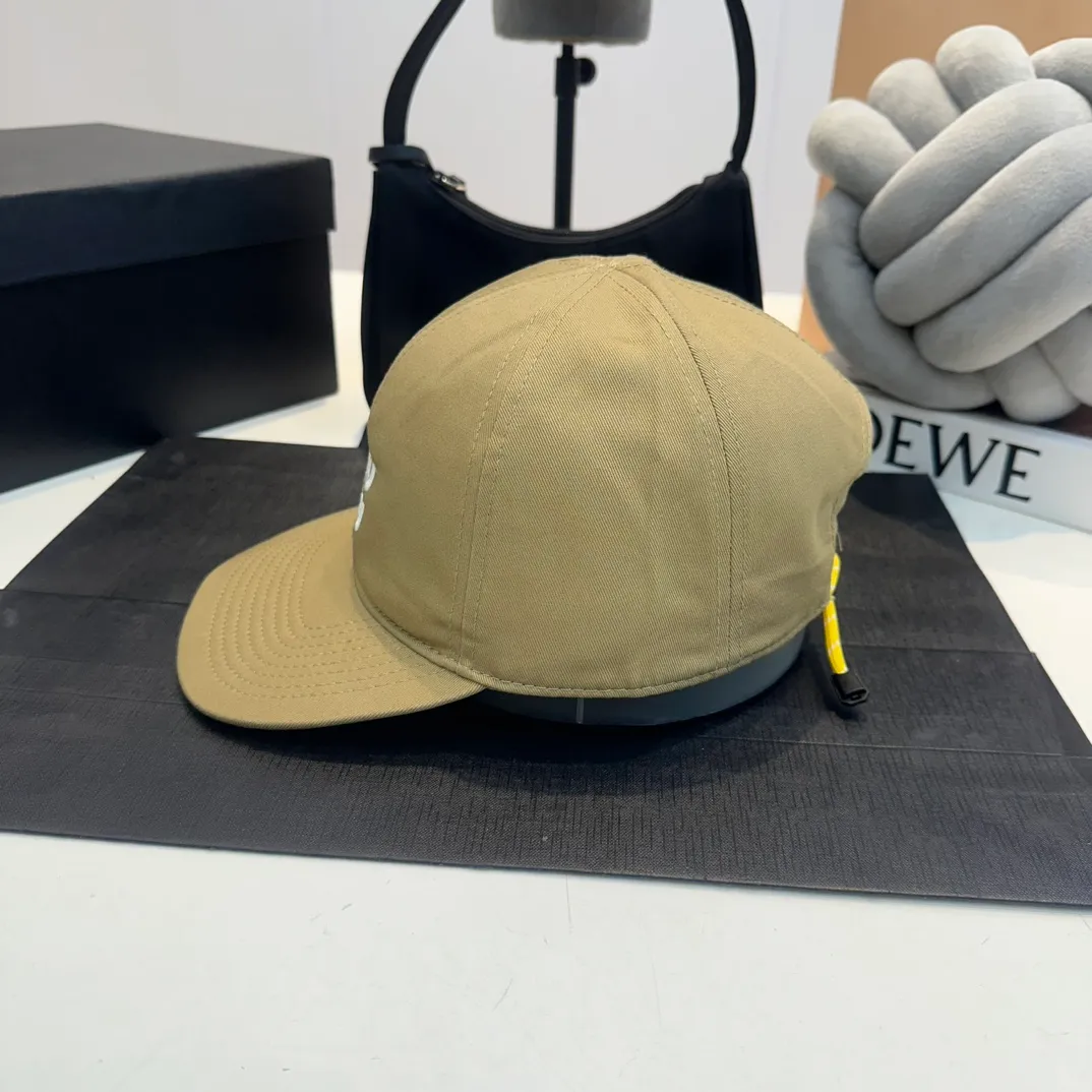 P70 Miumiu miumiu official baseball cap, canvas cap, head circumference 57cm