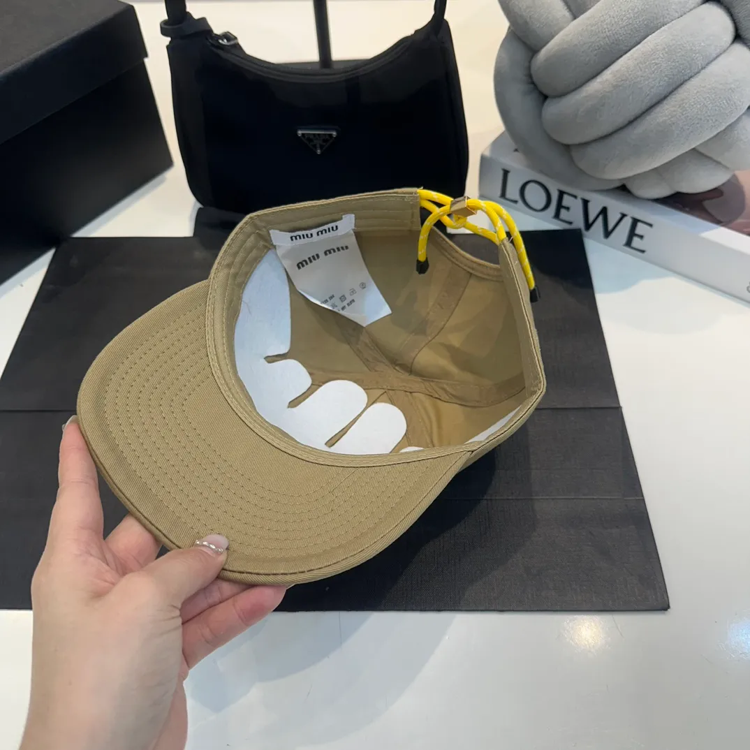 P70 Miumiu miumiu official baseball cap, canvas cap, head circumference 57cm