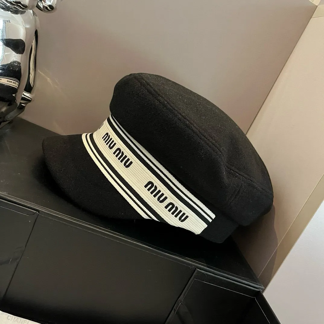 💰140¥ Miumiu miumiu autumn and winter new duck tongue military cap, wool military cap, head circumference 57cm