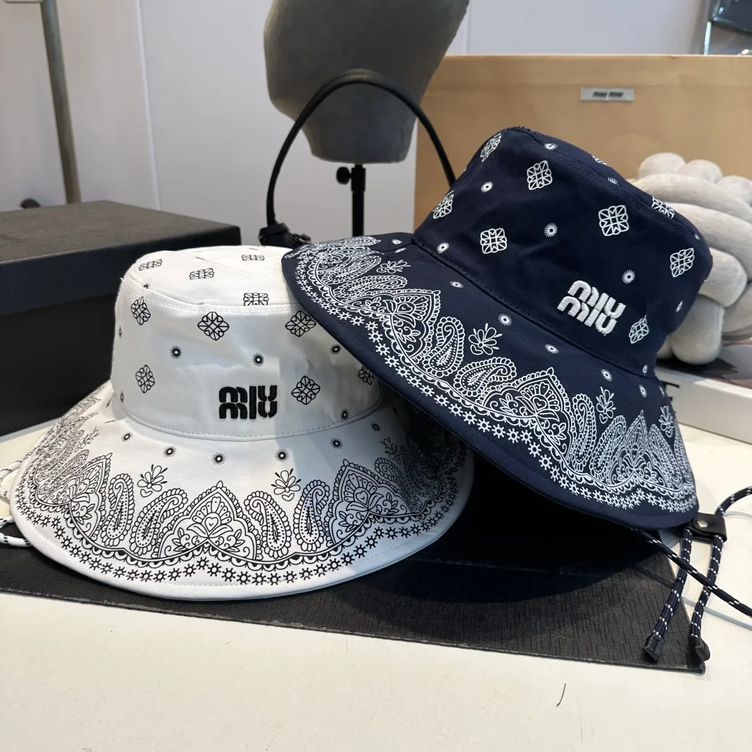 P70 Miumiu Miumiu new order style embroidered graffiti bucket hat🧢big brand style is super easy to match, get it now!