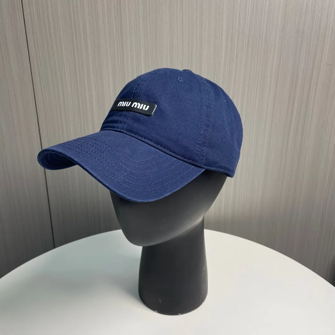 P60 miumiu new solid color baseball cap, the hottest color at the moment - full of street style! Trendy and versatile, Xiaohongshu grows grass, poison, get your boyfriend, and cool together