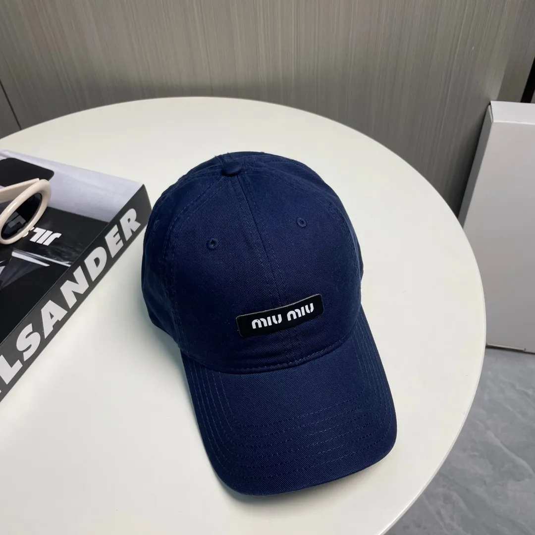 P60 miumiu new solid color baseball cap, the hottest color at the moment - full of street style! Trendy and versatile, Xiaohongshu grows grass, poison, get your boyfriend, and cool together