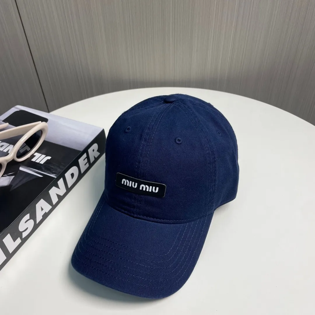 P60 miumiu new solid color baseball cap, the hottest color at the moment - full of street style! Trendy and versatile, Xiaohongshu grows grass, poison, get your boyfriend, and cool together