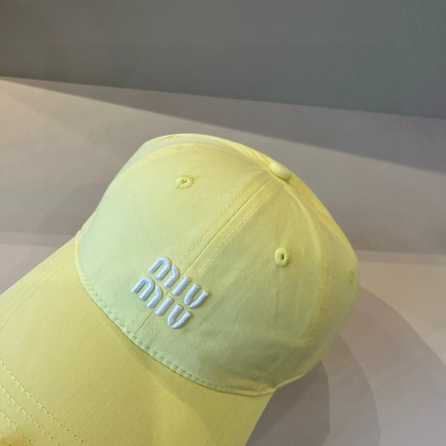 P70 miumiu original spring and summer new baseball cap, authentic mold-making and custom-made, the original workmanship is meticulous and the quality is superb!