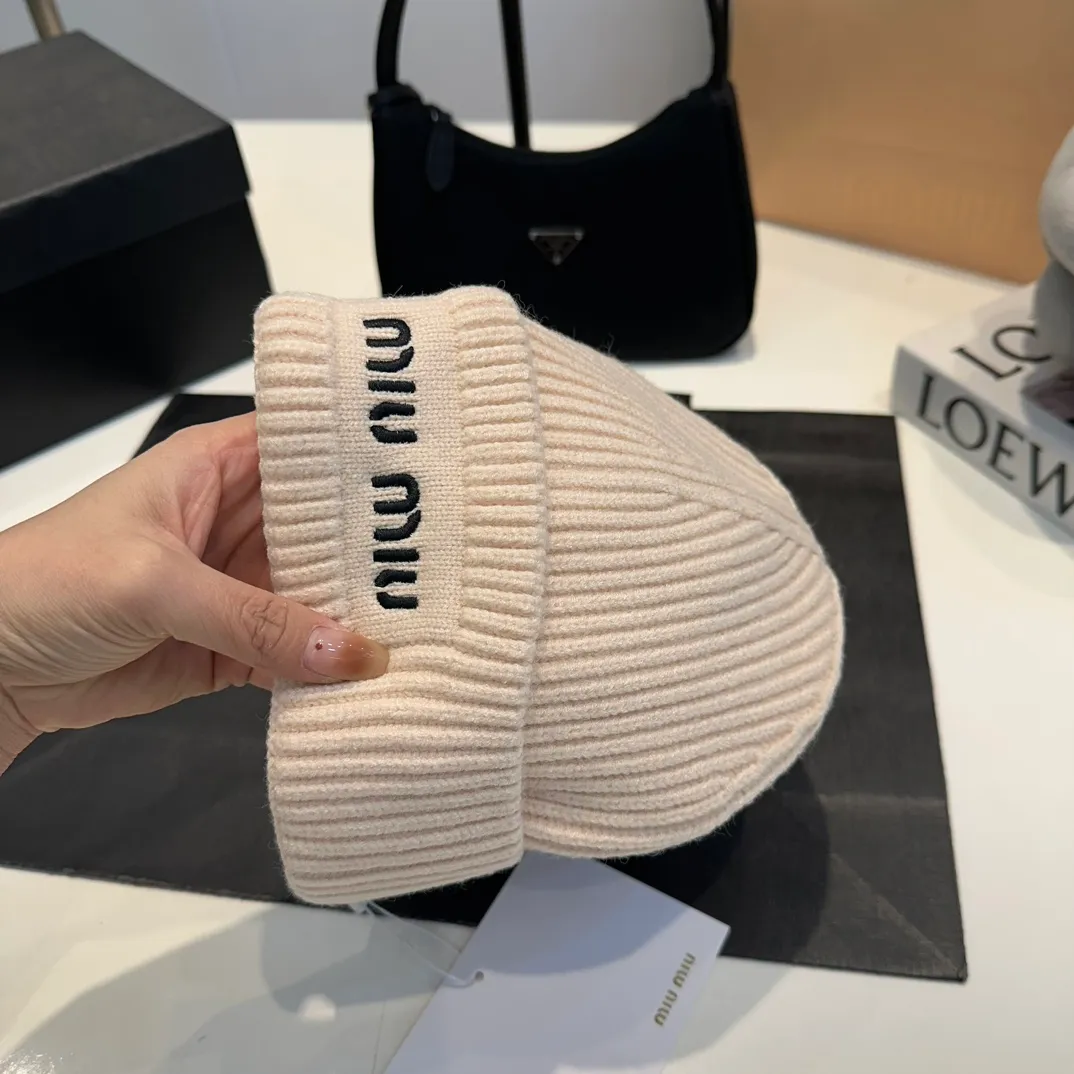 P56 high version Miumiu knitted hat, cold hat super warm
