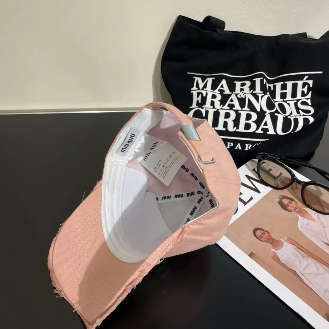 P60💛 Comes with dust bag. [Miumiu Miu Miu] 2024 new denim order style embroidered baseball cap🧢big brand style is super easy to match, hurry up and get it!