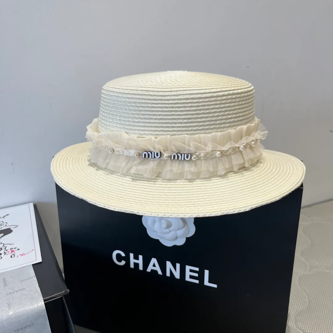 💰140$ miumiu new flat top hat, PP straw material, head circumference 57cm