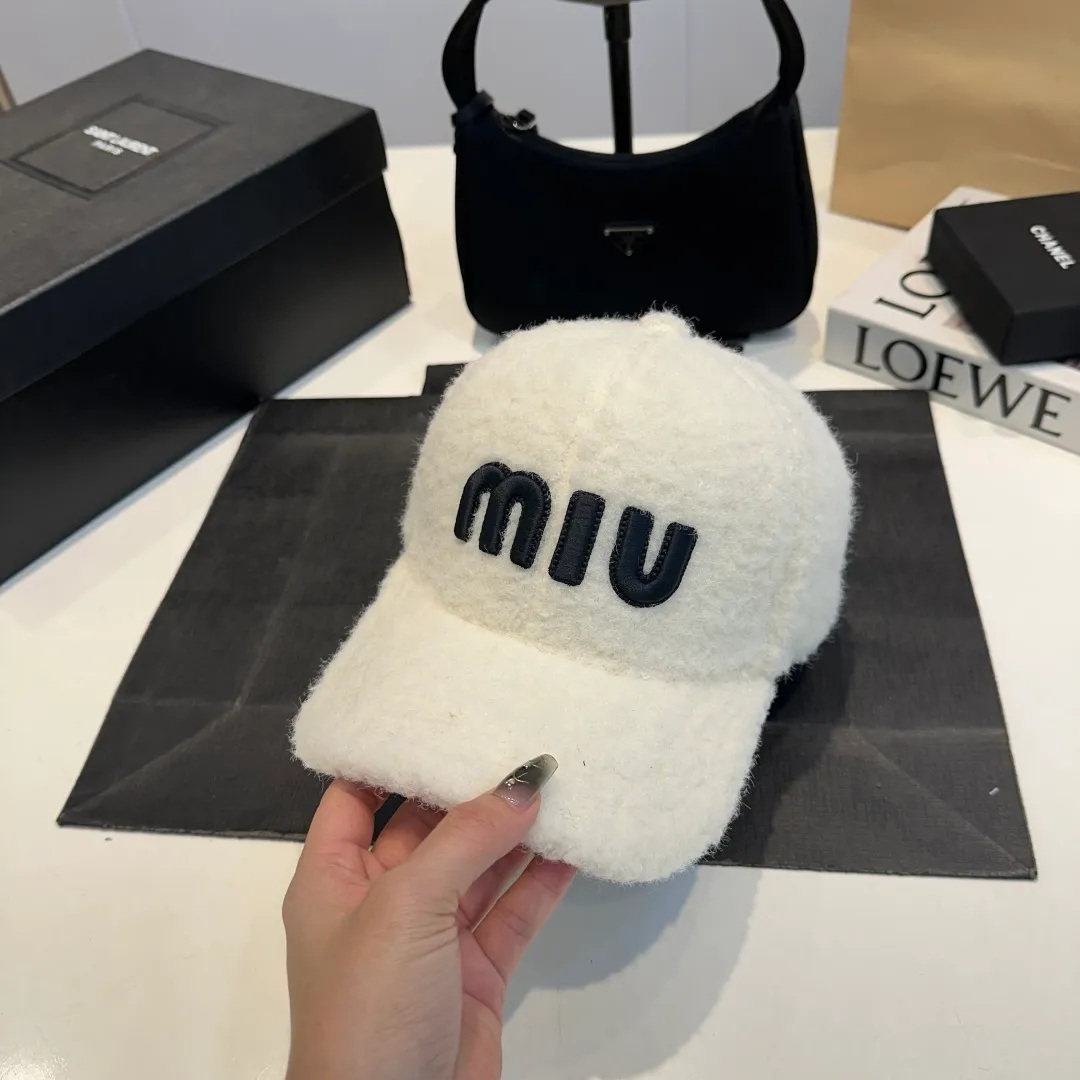 P56 Miumiu Miumiu new order style embroidered baseball cap🧢Big brand style is super easy to match, get it now!