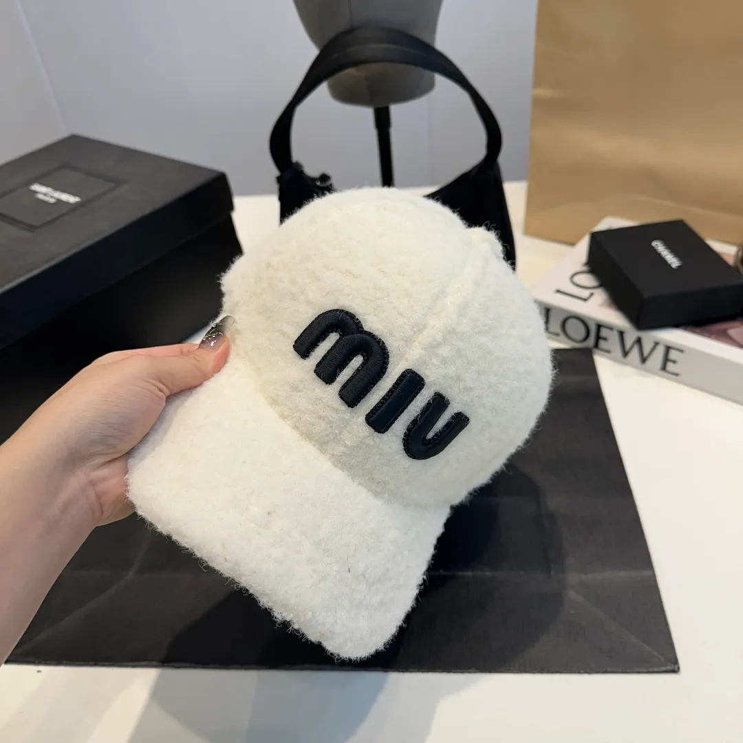 P56 Miumiu Miumiu new order style embroidered baseball cap🧢Big brand style is super easy to match, get it now!