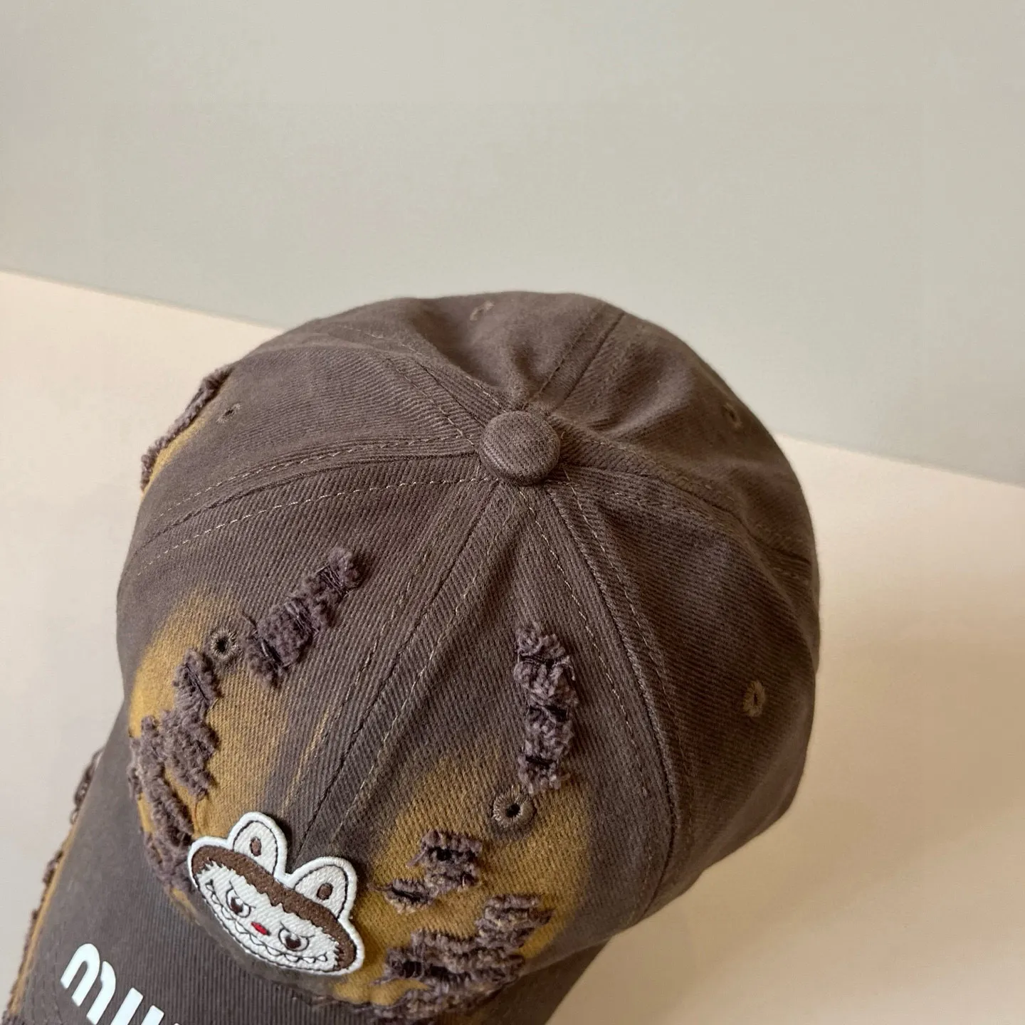 P60 miumiu original spring and summer new baseball cap, authentic mold-making and custom-made, the original workmanship is meticulous and the quality is superb!
