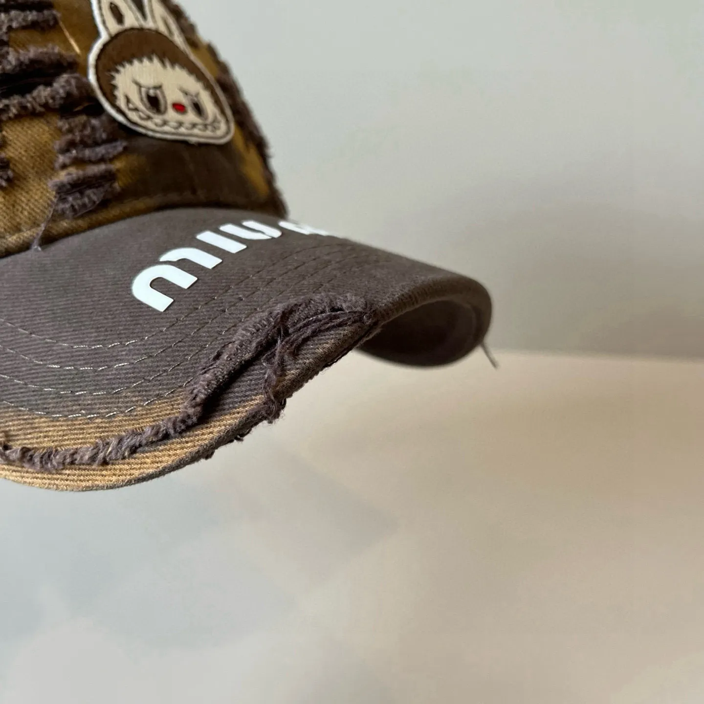 P60 miumiu original spring and summer new baseball cap, authentic mold-making and custom-made, the original workmanship is meticulous and the quality is superb!