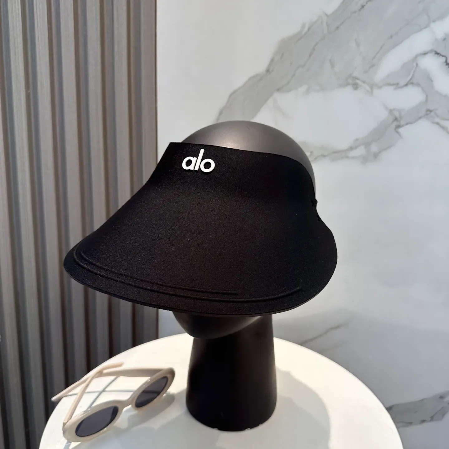 P60 miumiu Miu Miu～The new summer style seamless duck bill empty top hat is a summer sunshade artifact. It will not be stuffy at all, and the oversized brim is more sun-protective.