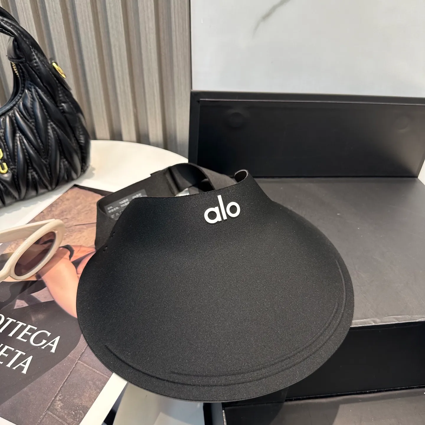 P60 miumiu Miu Miu～The new summer style seamless duck bill empty top hat is a summer sunshade artifact. It will not be stuffy at all, and the oversized brim is more sun-protective.