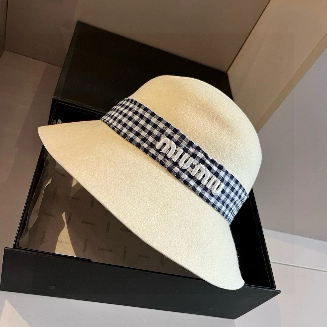 💰140¥ miumiu new autumn and winter wool basin hat, 100% wool fabric%, head circumference 57cm