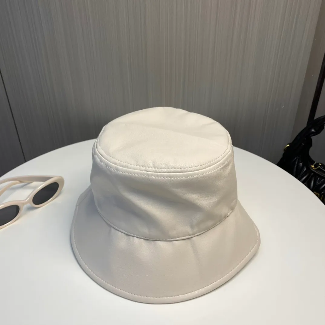 P66 comes with a cloth bag, miumiu new autumn and winter new original fisherman hat, full of retro charm, 1:1 mold customization, excellent quality, basic head circumference 56, adjustable.