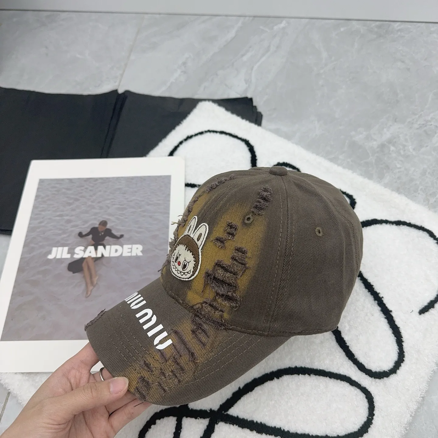 miumiu new ✓ Sweet and cool baseball cap 🧢 Tie-dye design is very special‼ ️