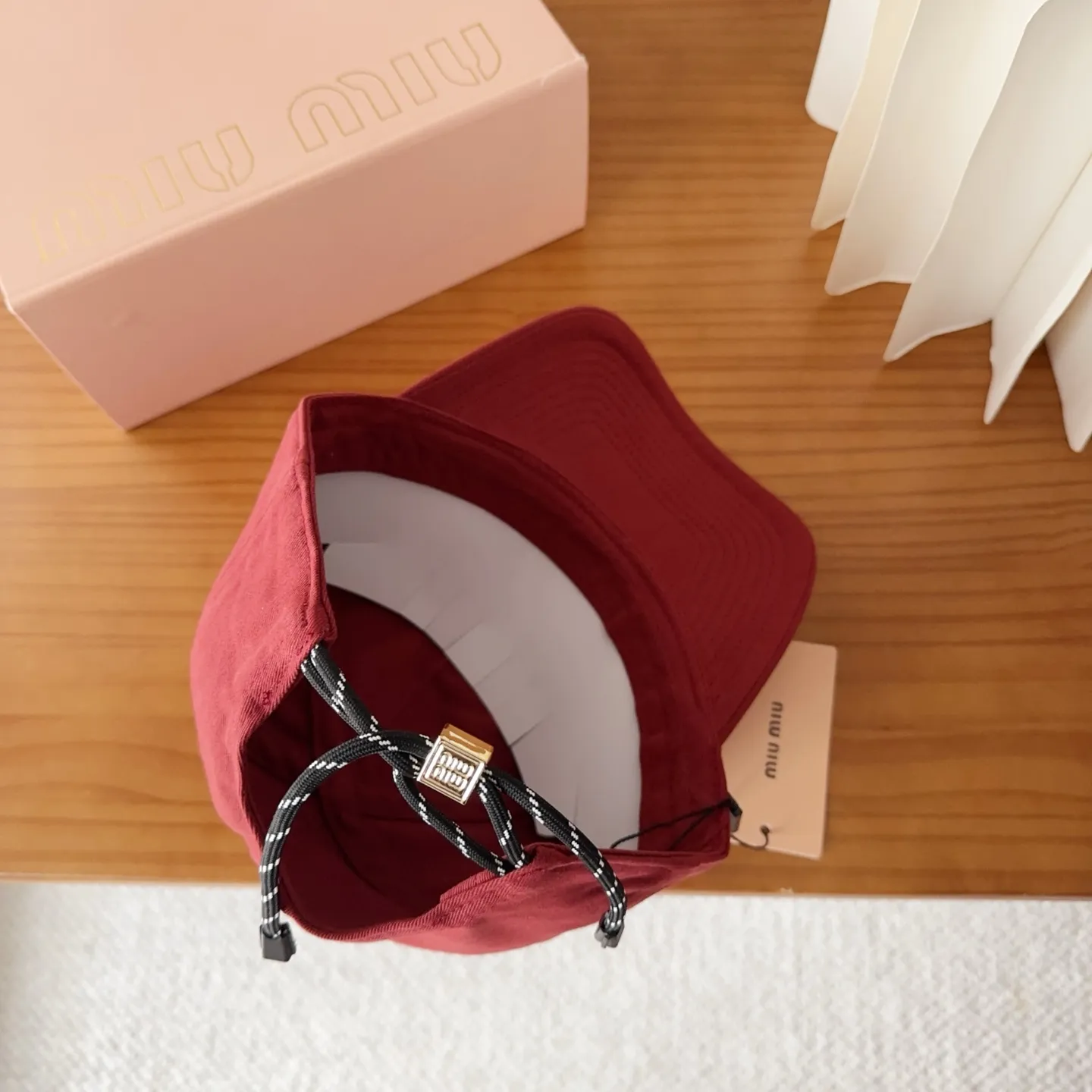 💰60 miumiu new autumn and winter baseball cap from miumiu. The original order is genuine and made to order. The original workmanship is meticulous and the quality is superb!