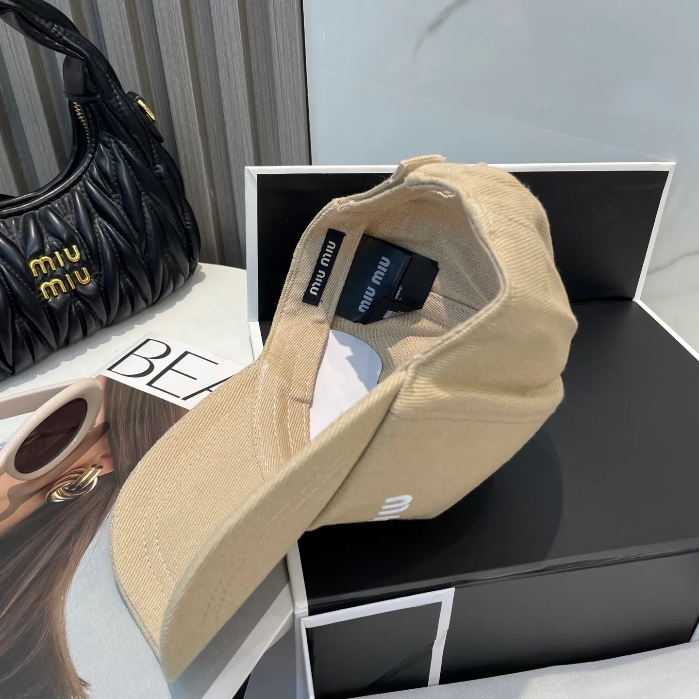P60💛 Comes with dust bag. [Miumiu Miu Miu] New order style embroidered baseball cap🧢Big brand style is super easy to match, hurry up and get it!