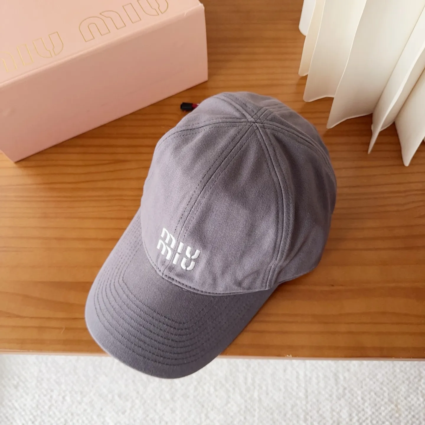 💰60 miumiu new autumn and winter baseball cap from miumiu. The original order is genuine and made to order. The original workmanship is meticulous and the quality is superb!