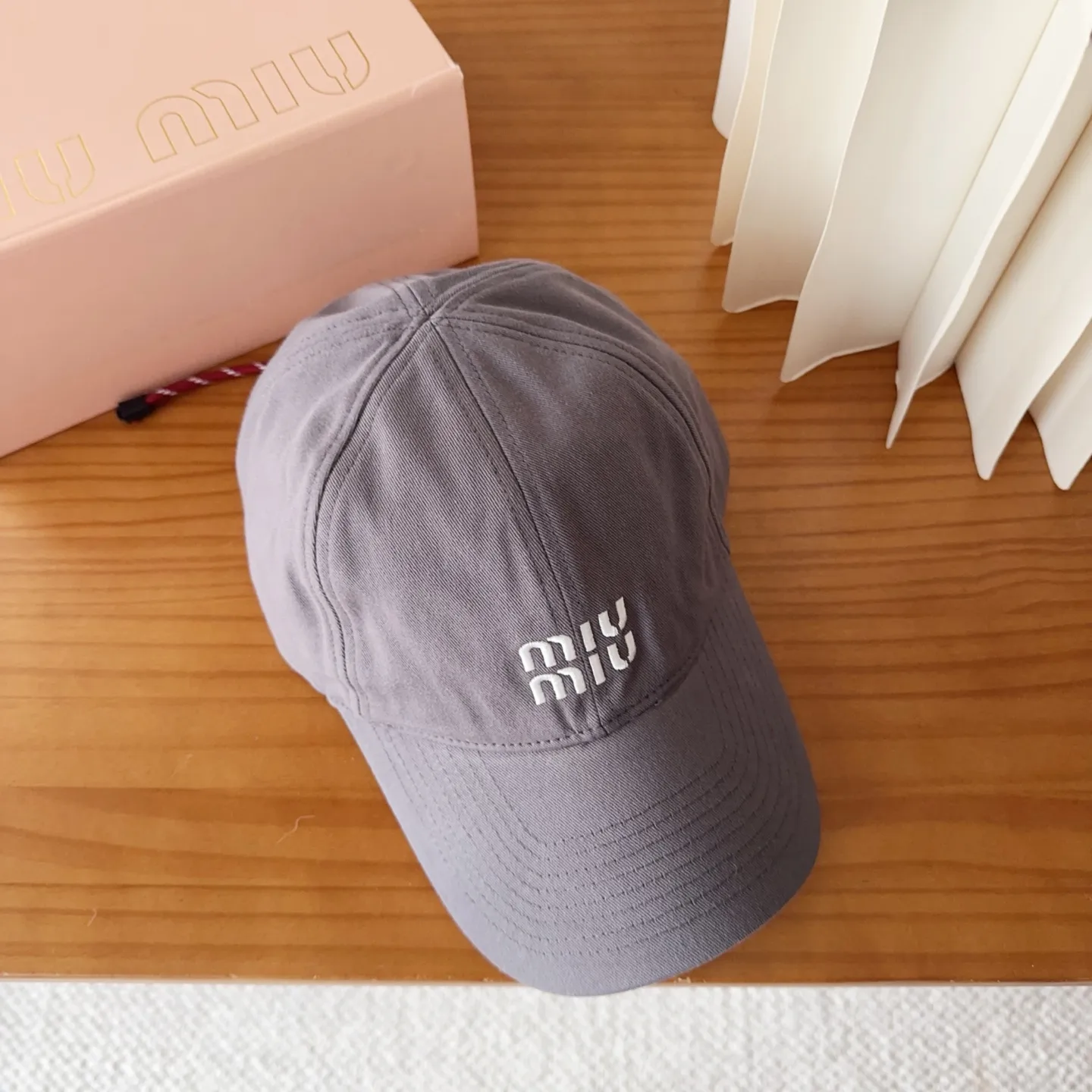 💰60 miumiu new autumn and winter baseball cap from miumiu. The original order is genuine and made to order. The original workmanship is meticulous and the quality is superb!