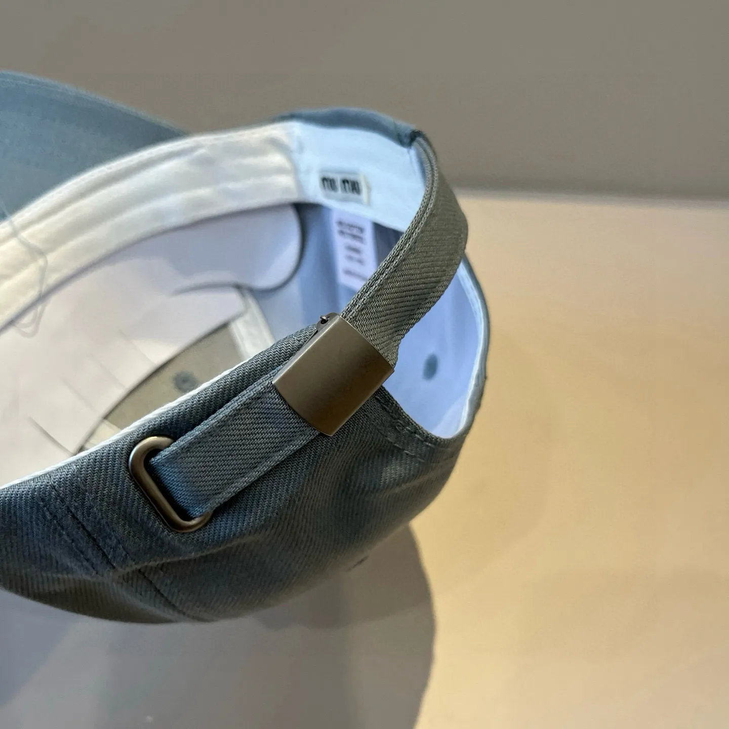 P60 miumiu original spring and summer new baseball cap, authentic mold-making and custom-made, the original workmanship is meticulous and the quality is superb!