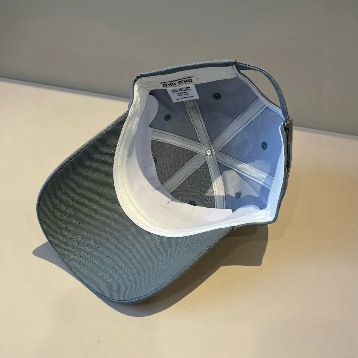 P60 miumiu original spring and summer new baseball cap, authentic mold-making and custom-made, the original workmanship is meticulous and the quality is superb!
