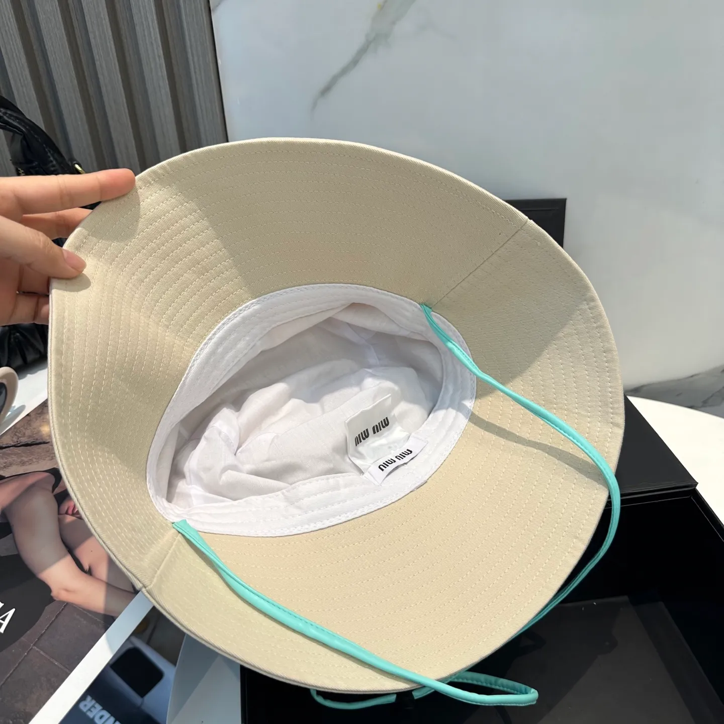 P64 MiuMiu Miu Miu's new fisherman hat | Large brim ~ Increased sun protection range, quality details are in place ~ Hats have always been an inseparable item in daily matching. The fisherman hat will never go out of style. This Miu family has always been loved by everyone. It is casual, versatile, sun-protective and comfortable. It feels very soft but does not affect its shape at all. ​