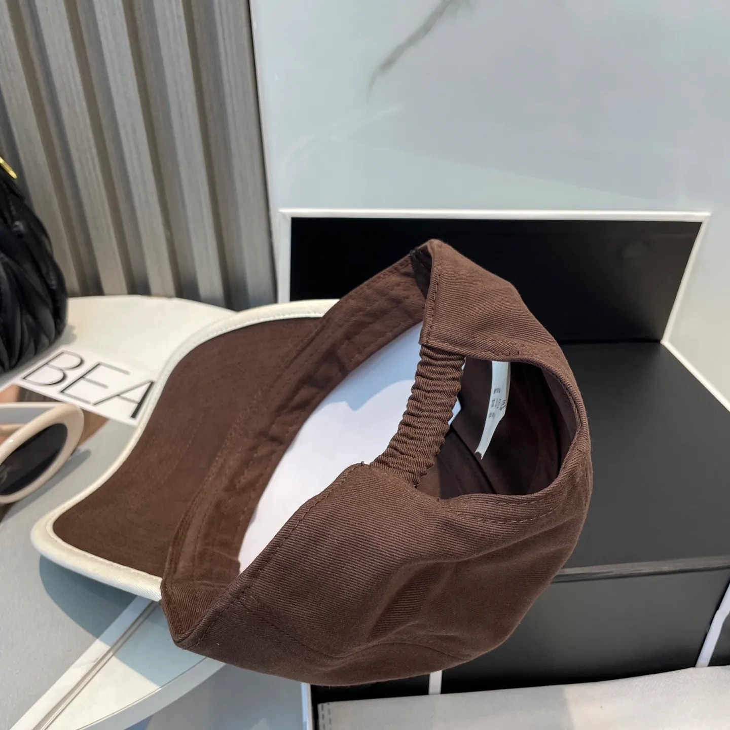 P60💛 Comes with dust bag. [Miumiu Miu Miu] New order style embroidered baseball cap🧢Big brand style is super easy to match, hurry up and get it!
