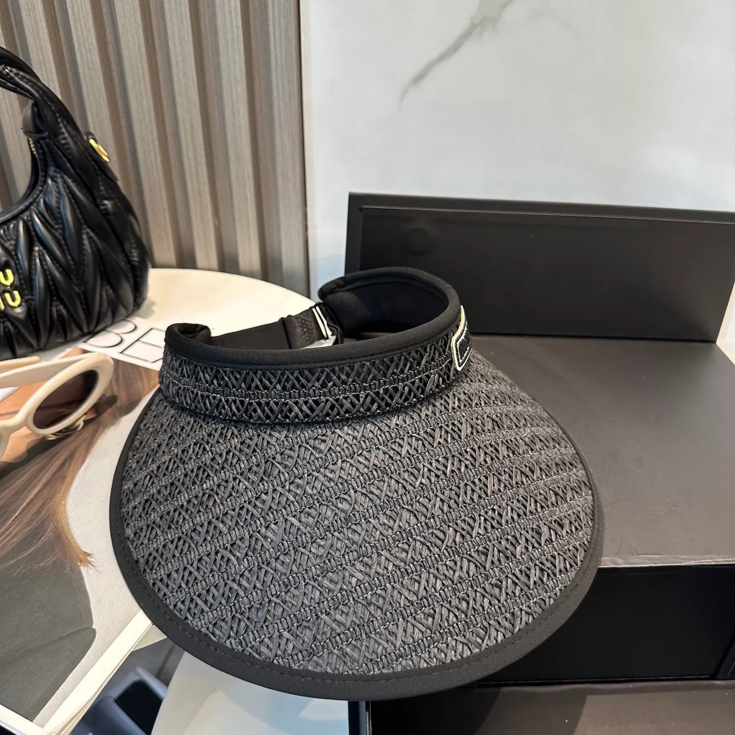 P70💛 Comes with dust bag miumiu 2025 new sun visor hollow top headband hat, 🔆 versatile sun visor ~ a great tool for casual outings, great sun protection! Love it so much 💕