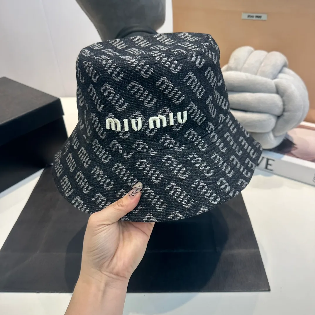 P60 miumiu new denim fisherman hat, the hottest color at the moment - full of street style! Trendy and versatile, Xiaohongshu grows grass, poison, get your boyfriend, and cool together
