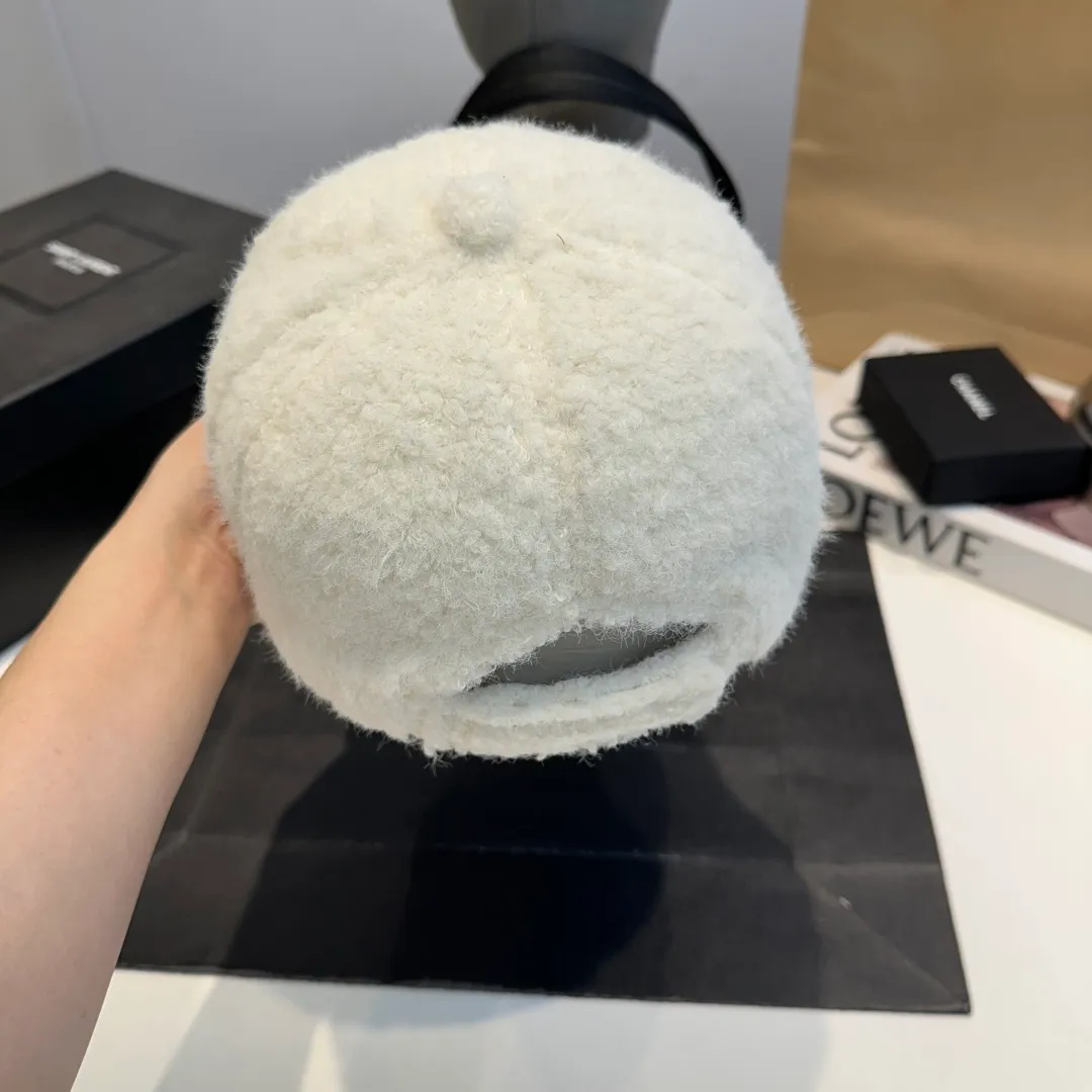 P56 Miumiu Miumiu new order style embroidered baseball cap🧢Big brand style is super easy to match, get it now!