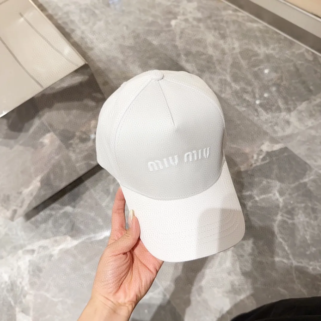 💰50 miumiu embroidered baseball cap, big brand style, very easy to match, get it now!