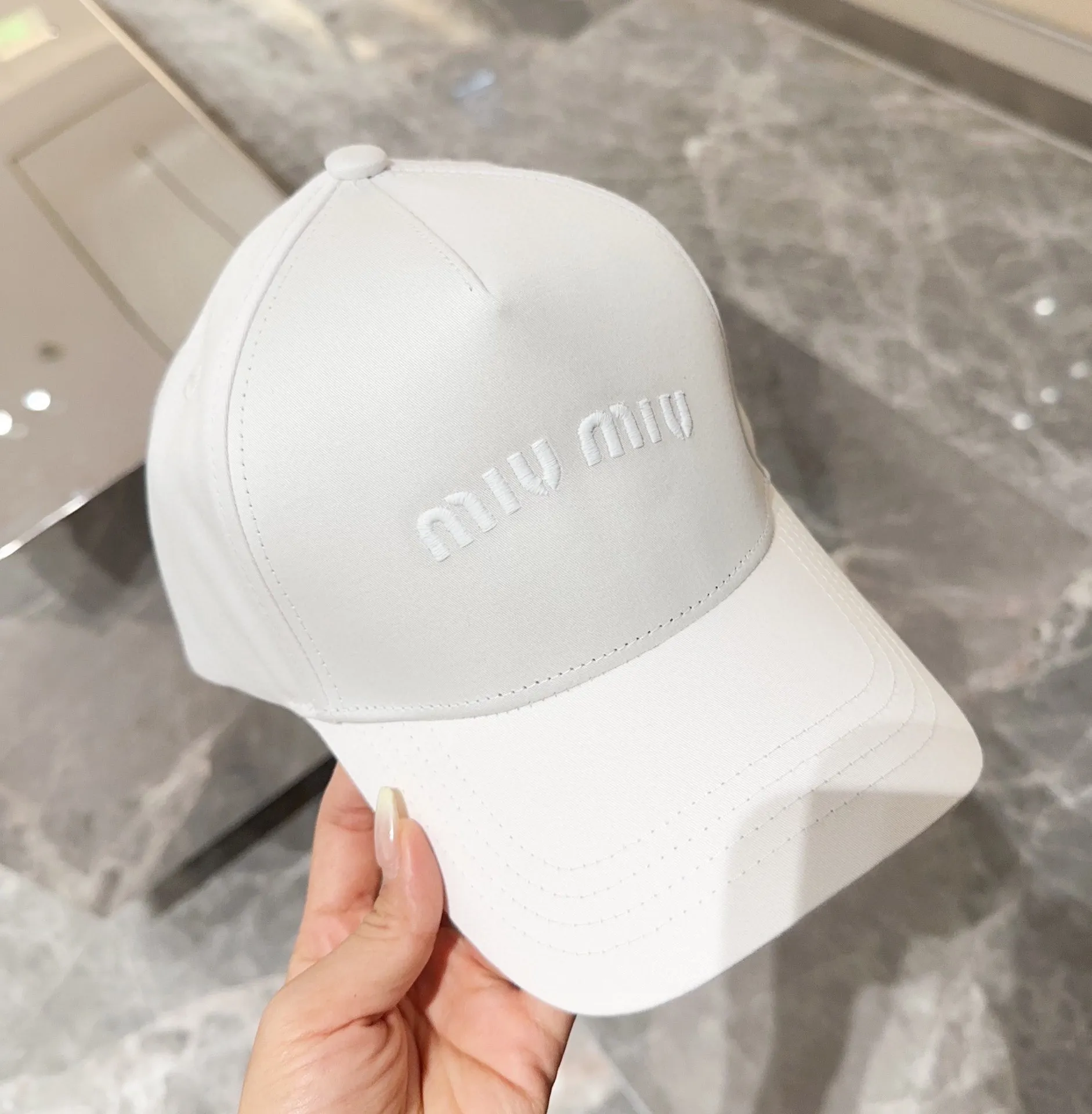 💰50 miumiu embroidered baseball cap, big brand style, very easy to match, get it now!