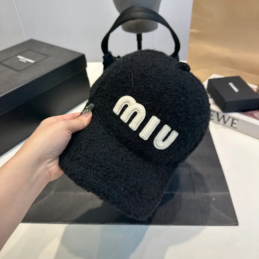 P56 Miumiu Miumiu new order style embroidered baseball cap🧢Big brand style is super easy to match, get it now!