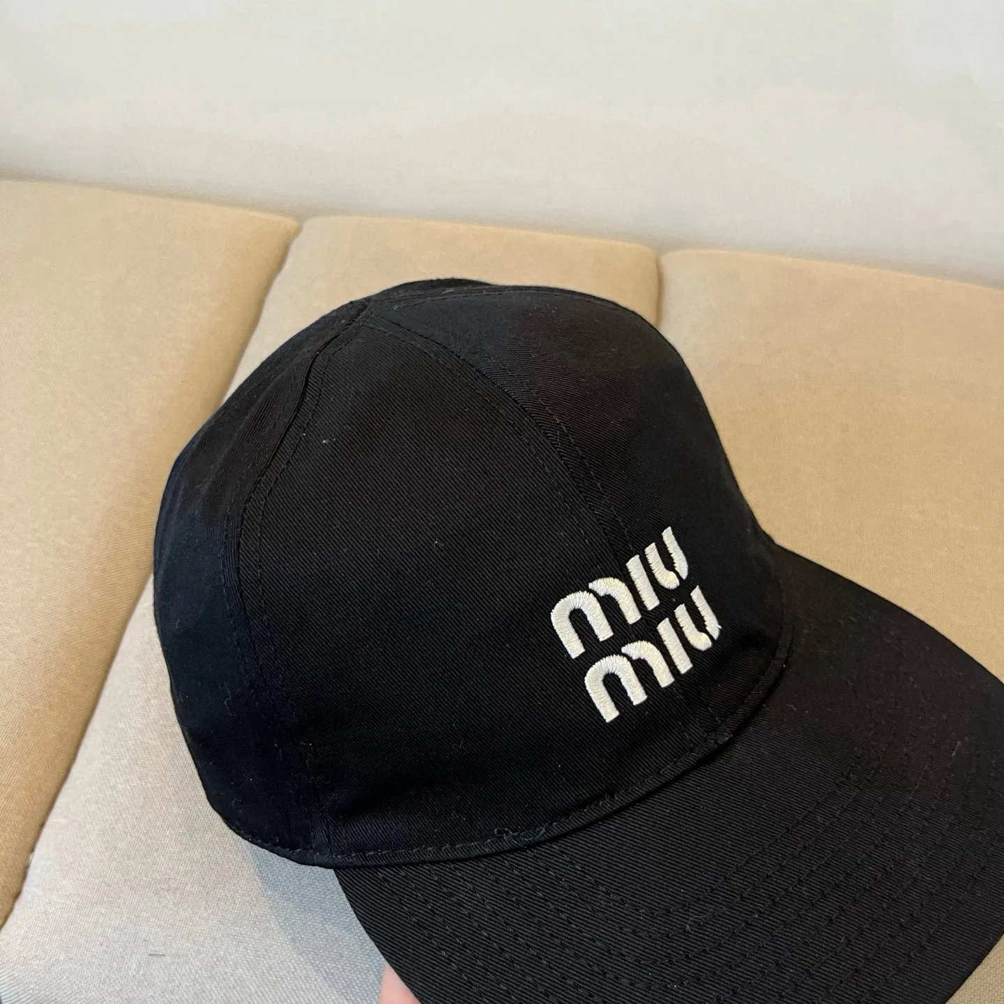 P60 miumiu original spring and summer new baseball cap, authentic mold-making and custom-made, the original workmanship is meticulous and the quality is superb!