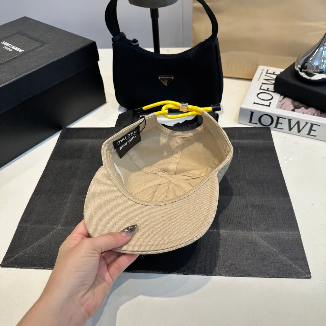 P70 miumiu original order new baseball cap, authentic mold customization, the original workmanship is meticulous and the quality is superb!