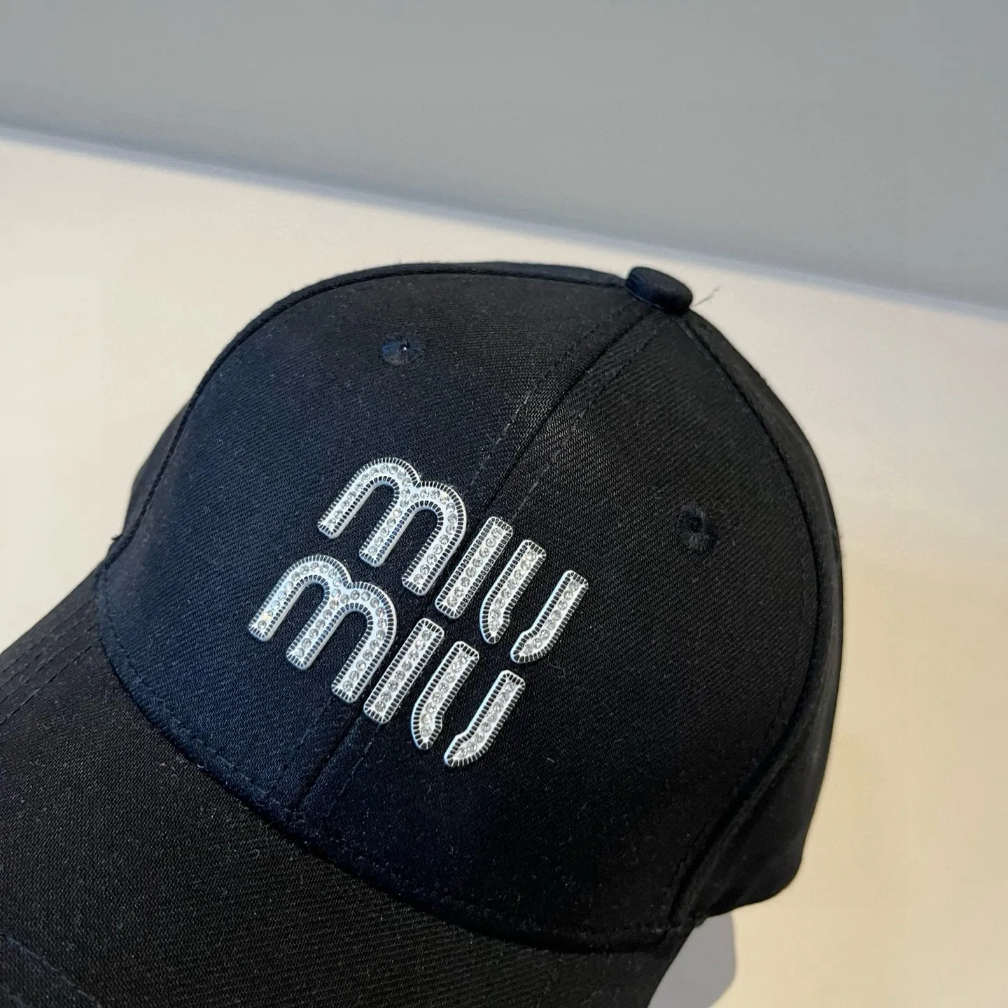 P60 miumiu original spring and summer new baseball cap, authentic mold-making and custom-made, the original workmanship is meticulous and the quality is superb!