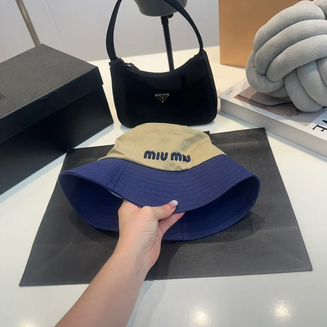 P56 MiuMiu Miu Miu girl's daily bucket hat. A very versatile baseball cap. Classic embroidered logo. Versatile and fashionable.