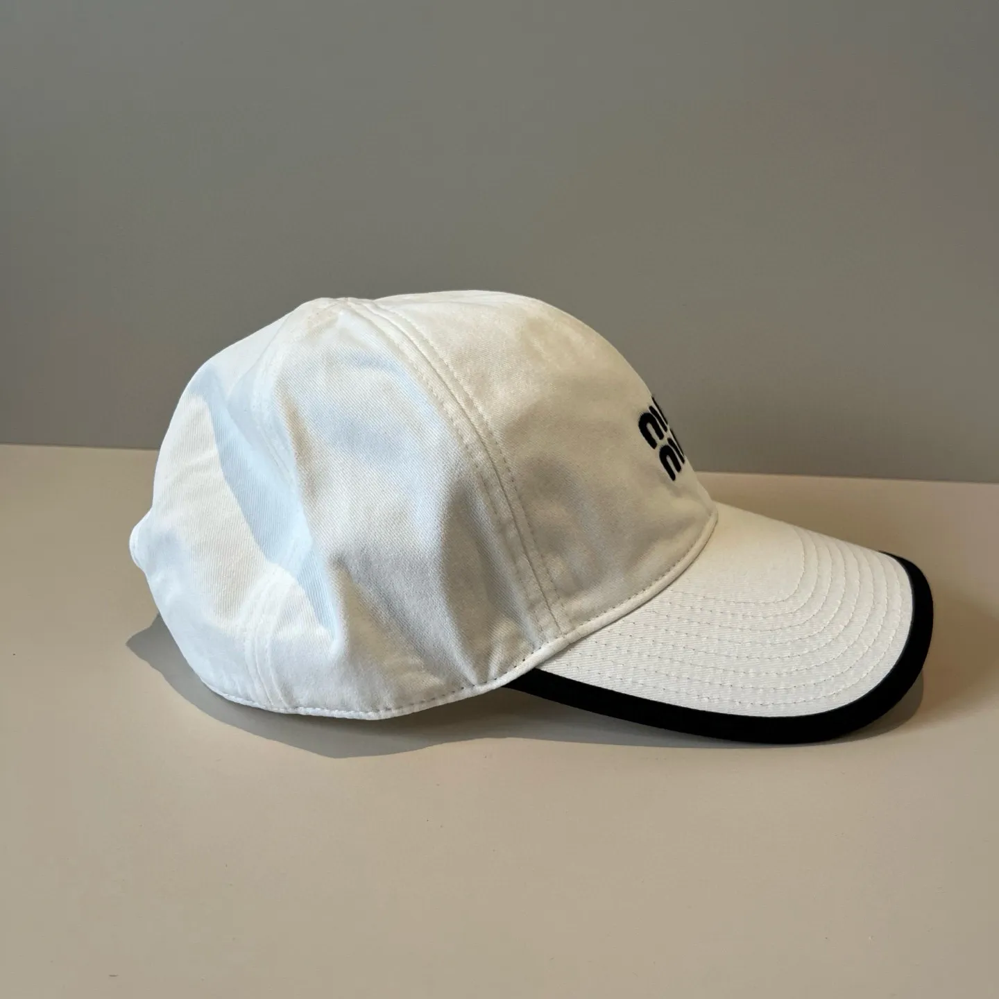 P60 miumiu original spring and summer new baseball cap, authentic mold-making and custom-made, the original workmanship is meticulous and the quality is superb!