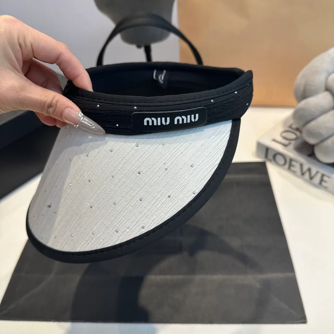 P56 MIUMIU Light luxury celebrity style empty top hat, little fairy headband with empty top! Breathable and not stuffy…a must-have for summer