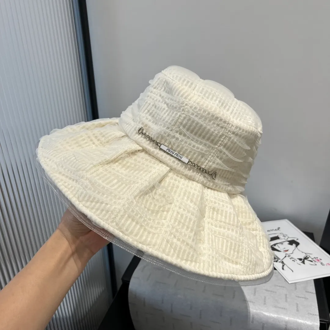 💰120¥ miumiu new fisherman hat, frilly design, foldable, very good sunshade effect, head circumference 57cm