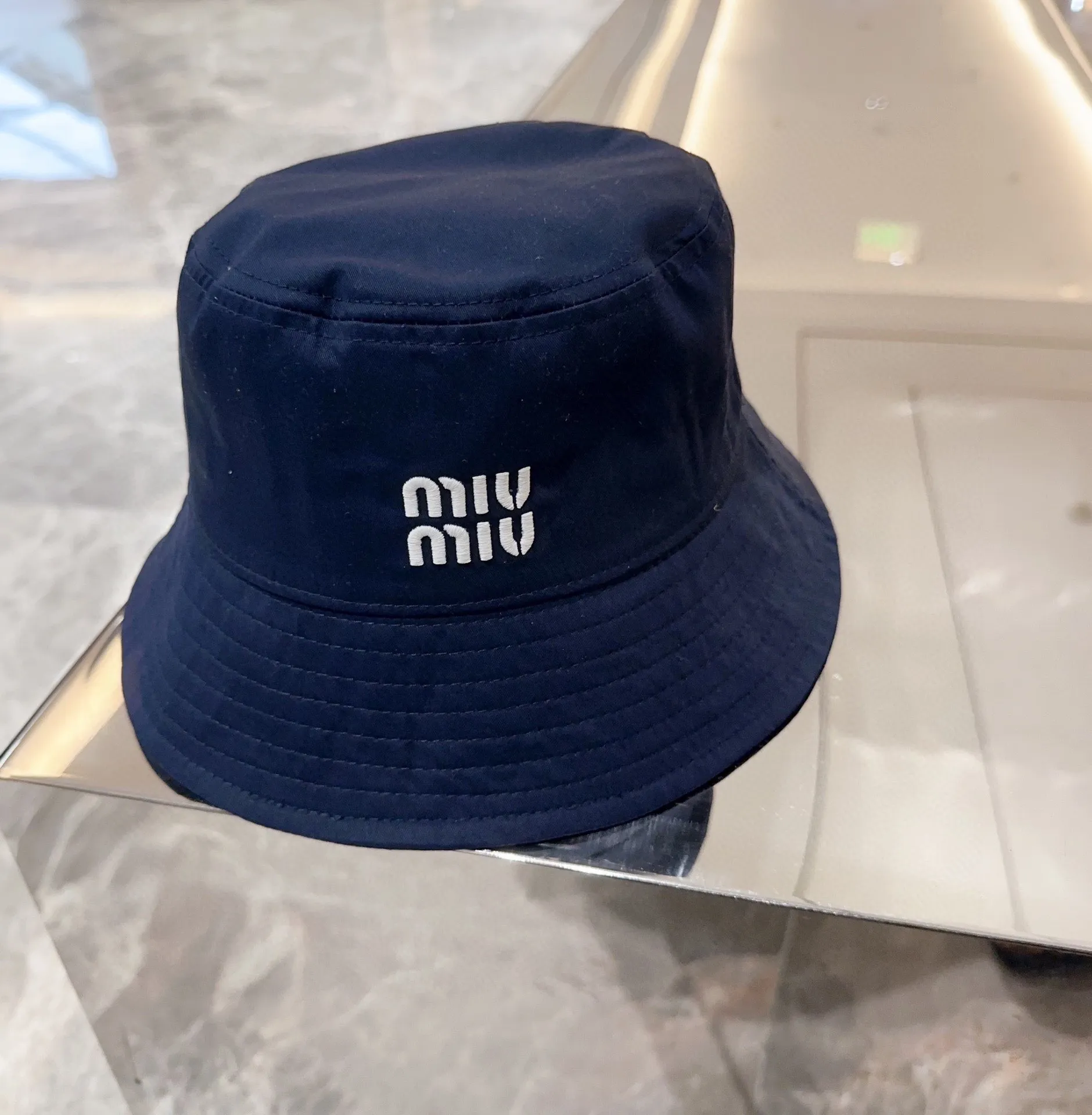 💰70 miumiu embroidered fisherman hat, big-name style, very easy to match, get it now!