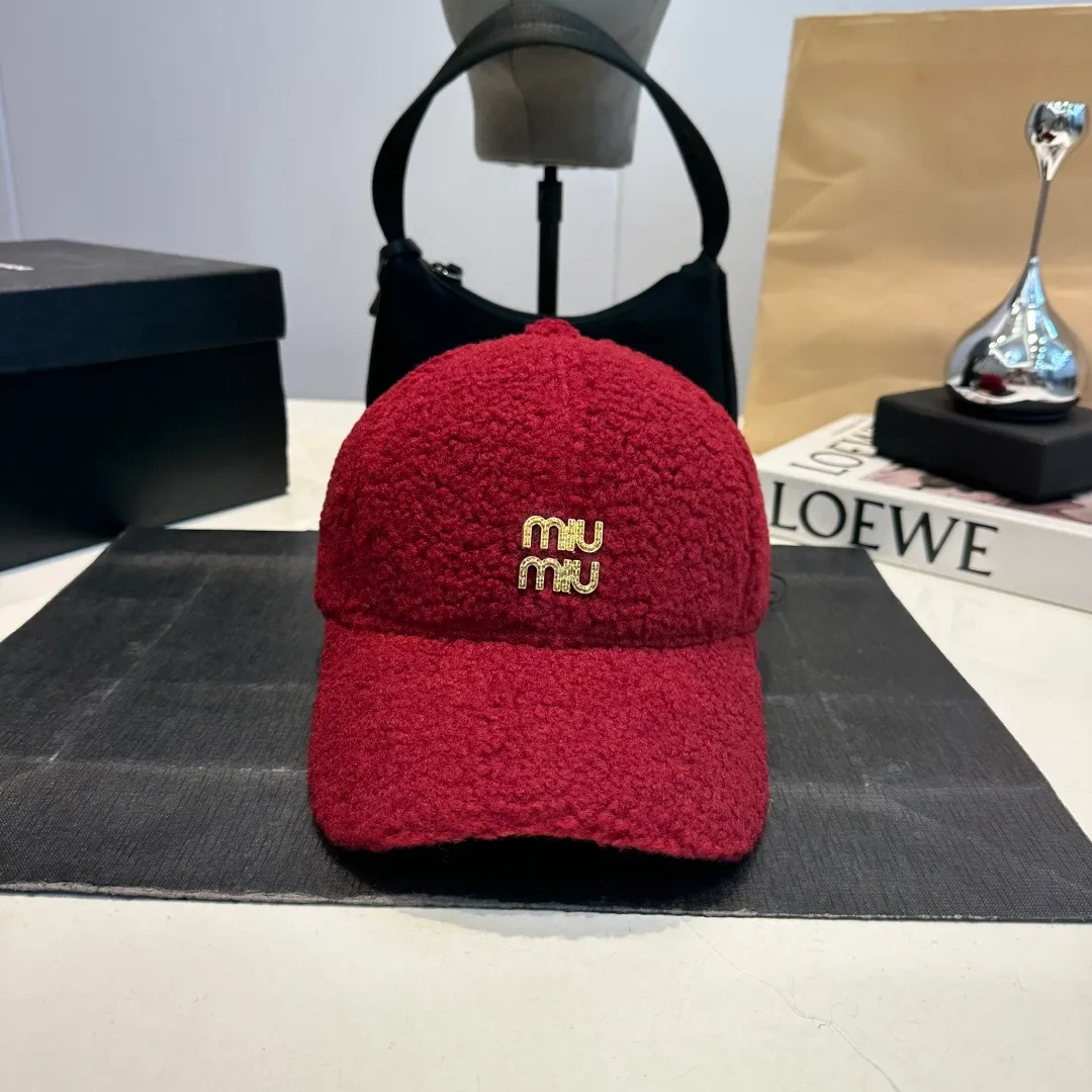 P60 miumiu 25 autumn and winter new lamb wool letter baseball cap